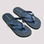 Flip Flops Mit Marineblauem Kratzmuster Flip Flops Mit Marineblauem Kratzmuster